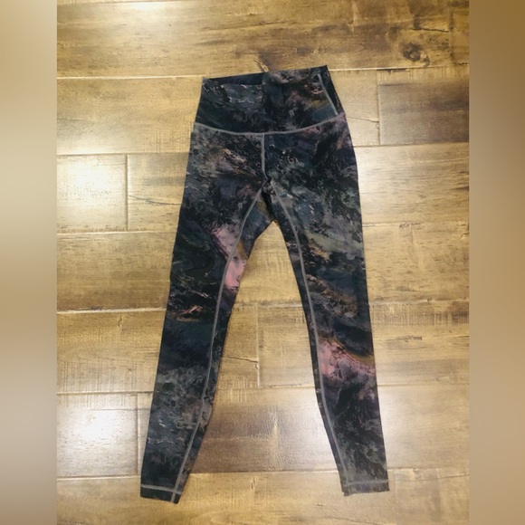 GUC bundle of 3 Lululemon leggings - Picture 13 of 16